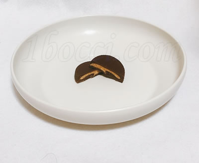 Atkins オーガニック・ピーナッツバターカップ ミルクチョコレートの断面図